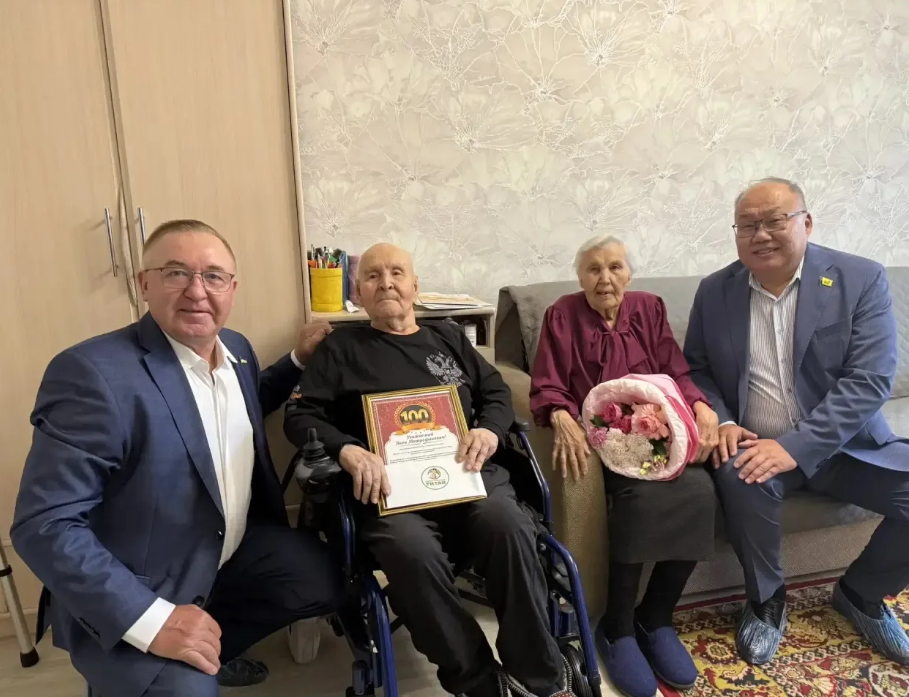100 лет подвигу и труду!