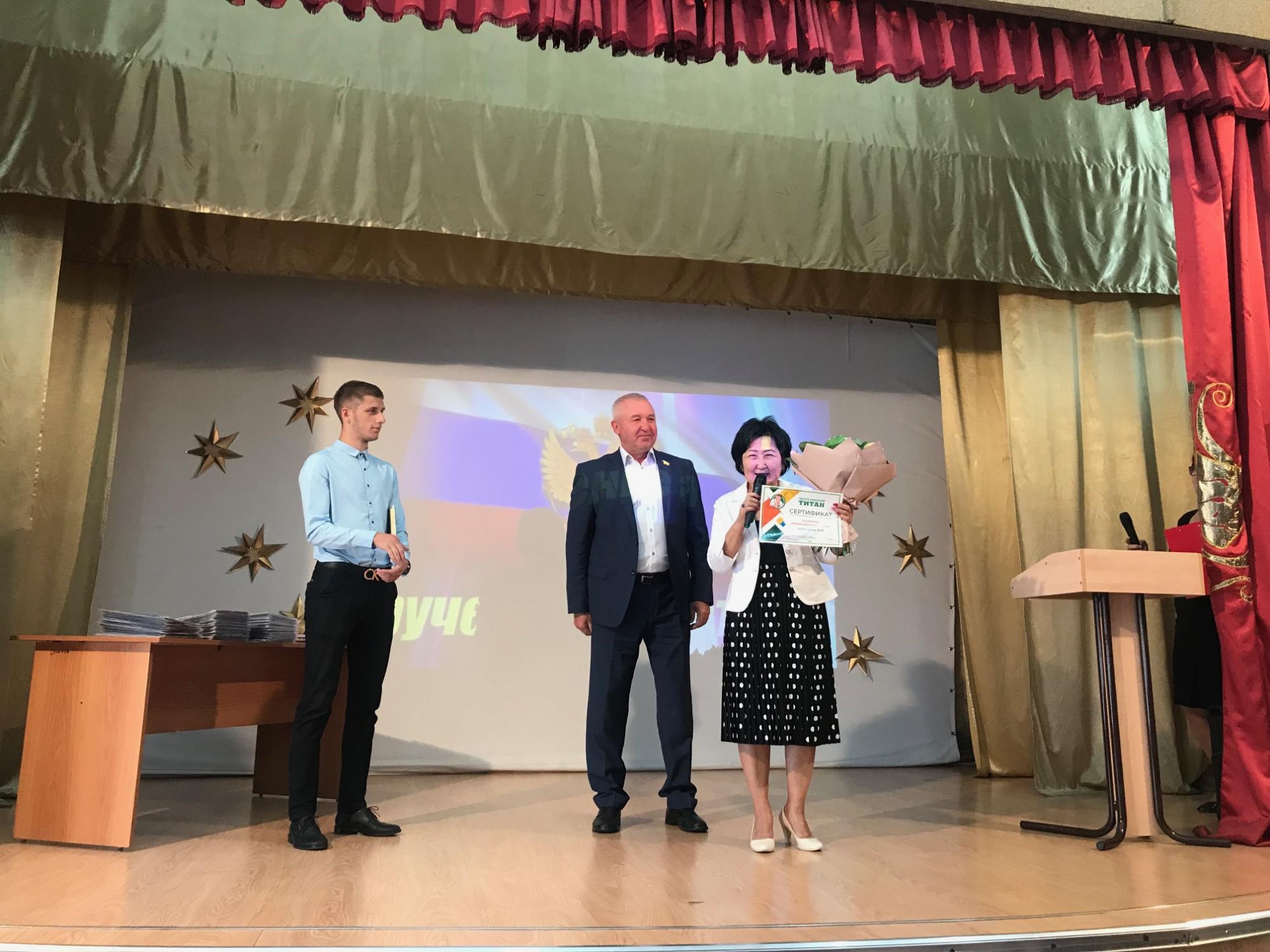 Депутат Вадим Бредний поздравил выпускников школы№26 Депутат Вадим Бредний поздравил выпускников школы№26