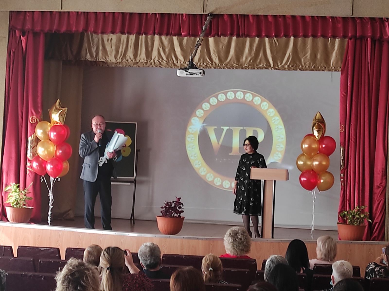 С днем учителя!