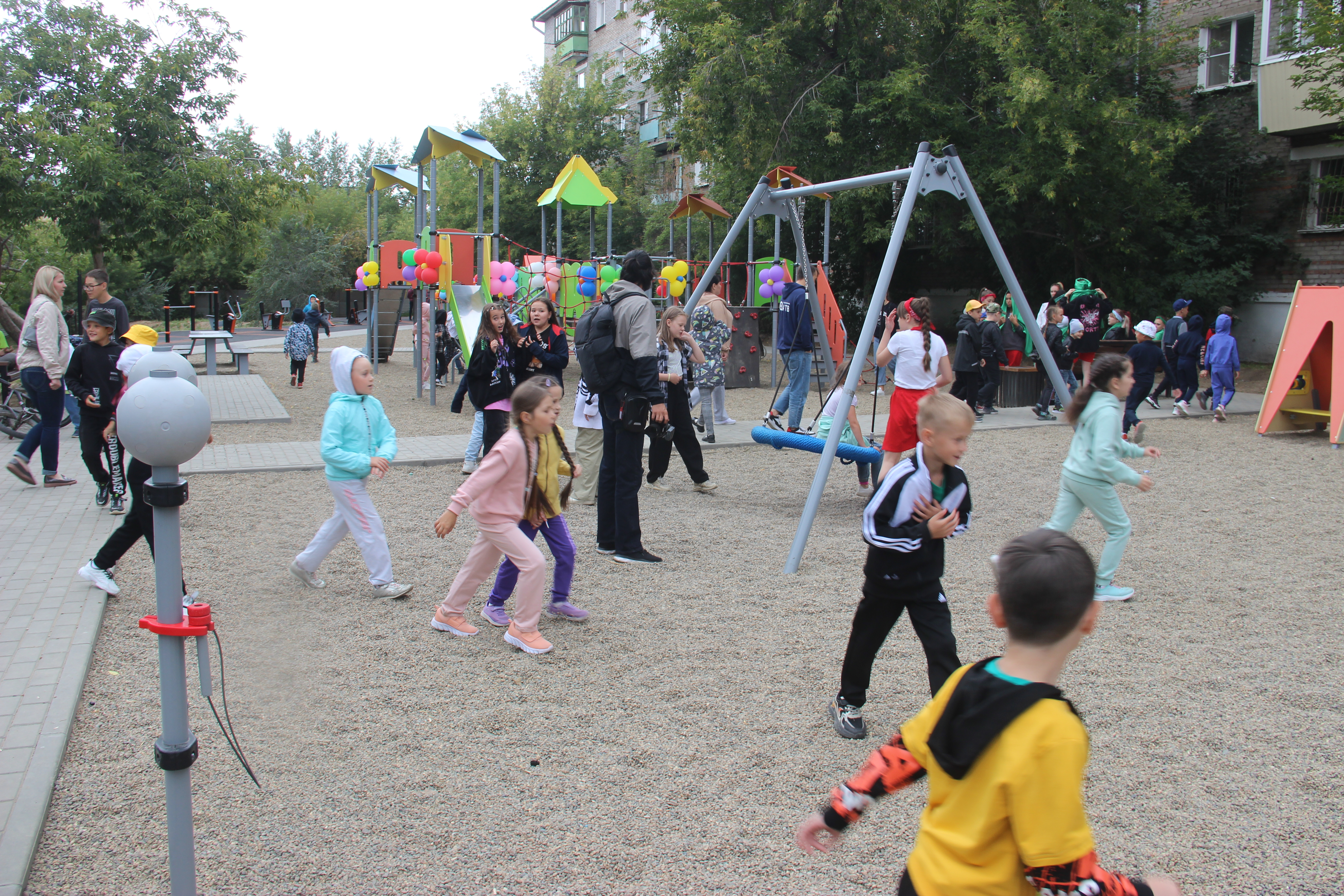 Торжественное открытие детской площадки