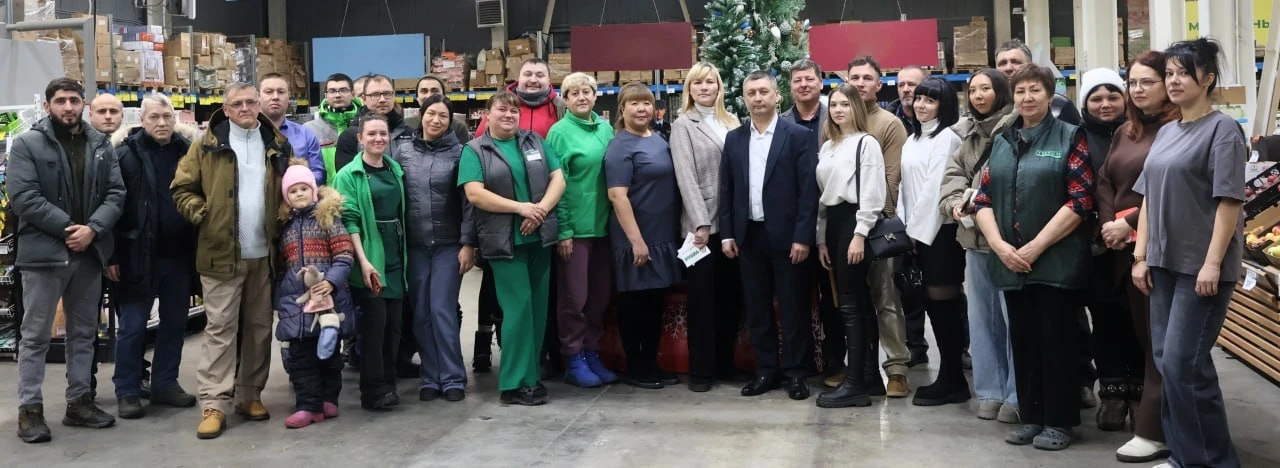 Мэр Северобайкальска поблагодарил «Титан» за социальное партнёрство и поздравил магазин с Днём рождения.