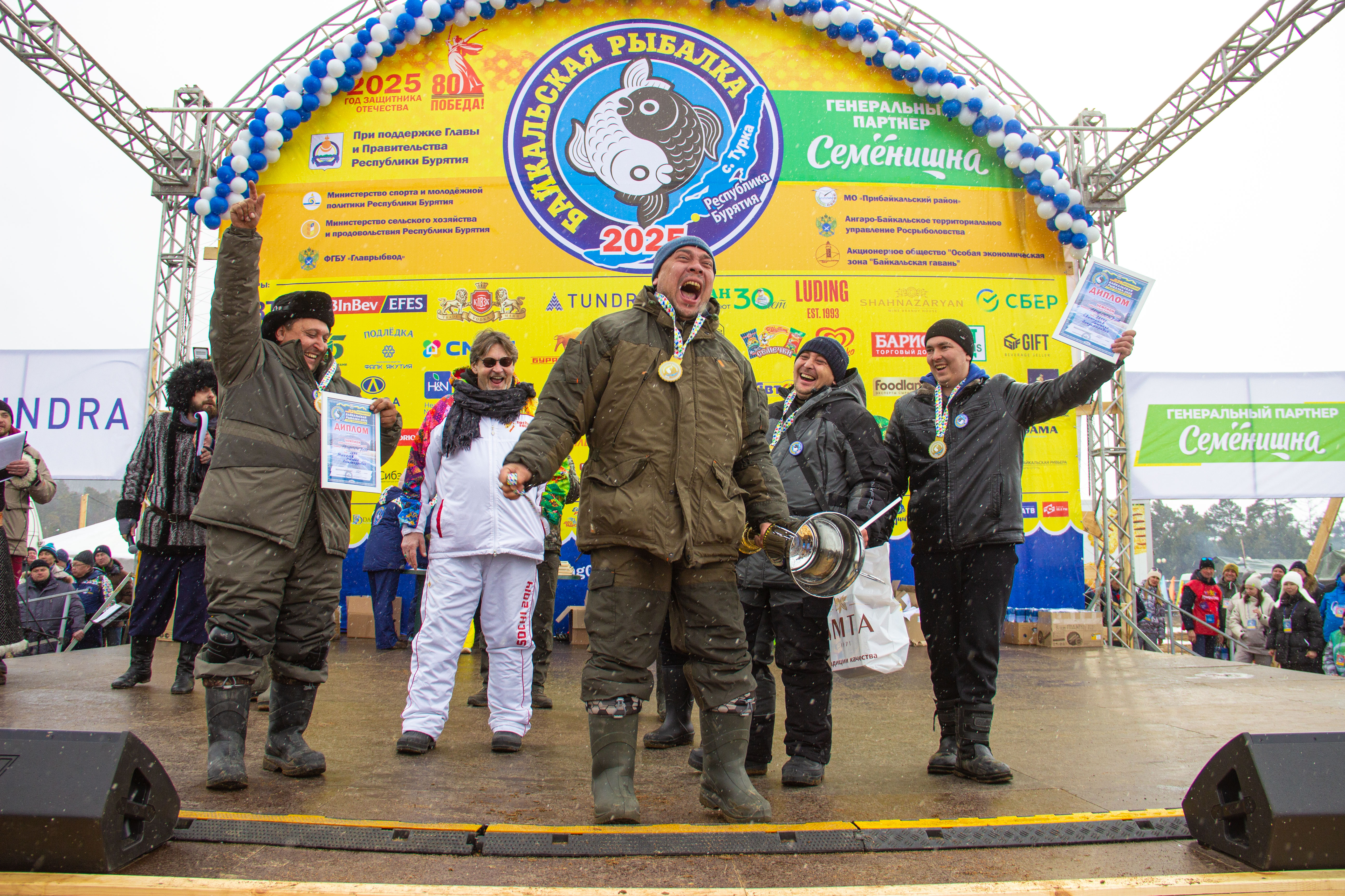  В Бурятии завершился масштабный фестиваль по подлёдной ловле рыбы «Байкальская рыбалка-2025»