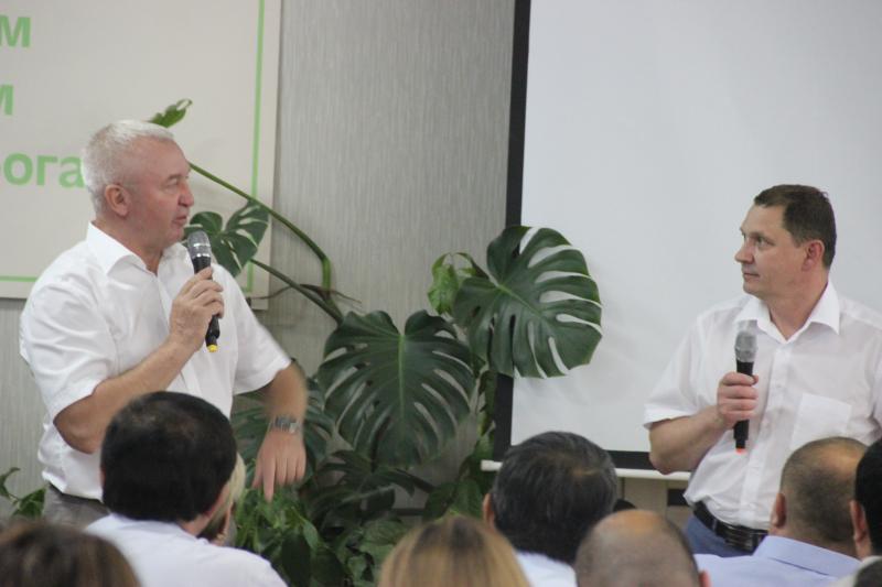 Руководитель города встретился с сотрудниками "Титана"