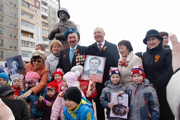 Депутат горсовета В.Бредний издал книгу о Герое Советского Союза П.Ф.Сенчихине
