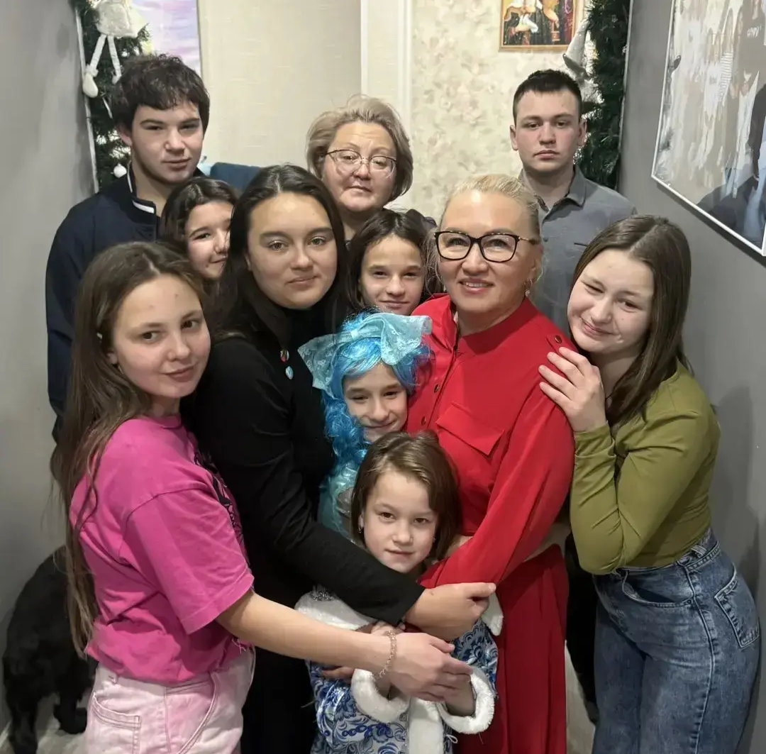 Традиция доброты: новогодний визит к большой семье