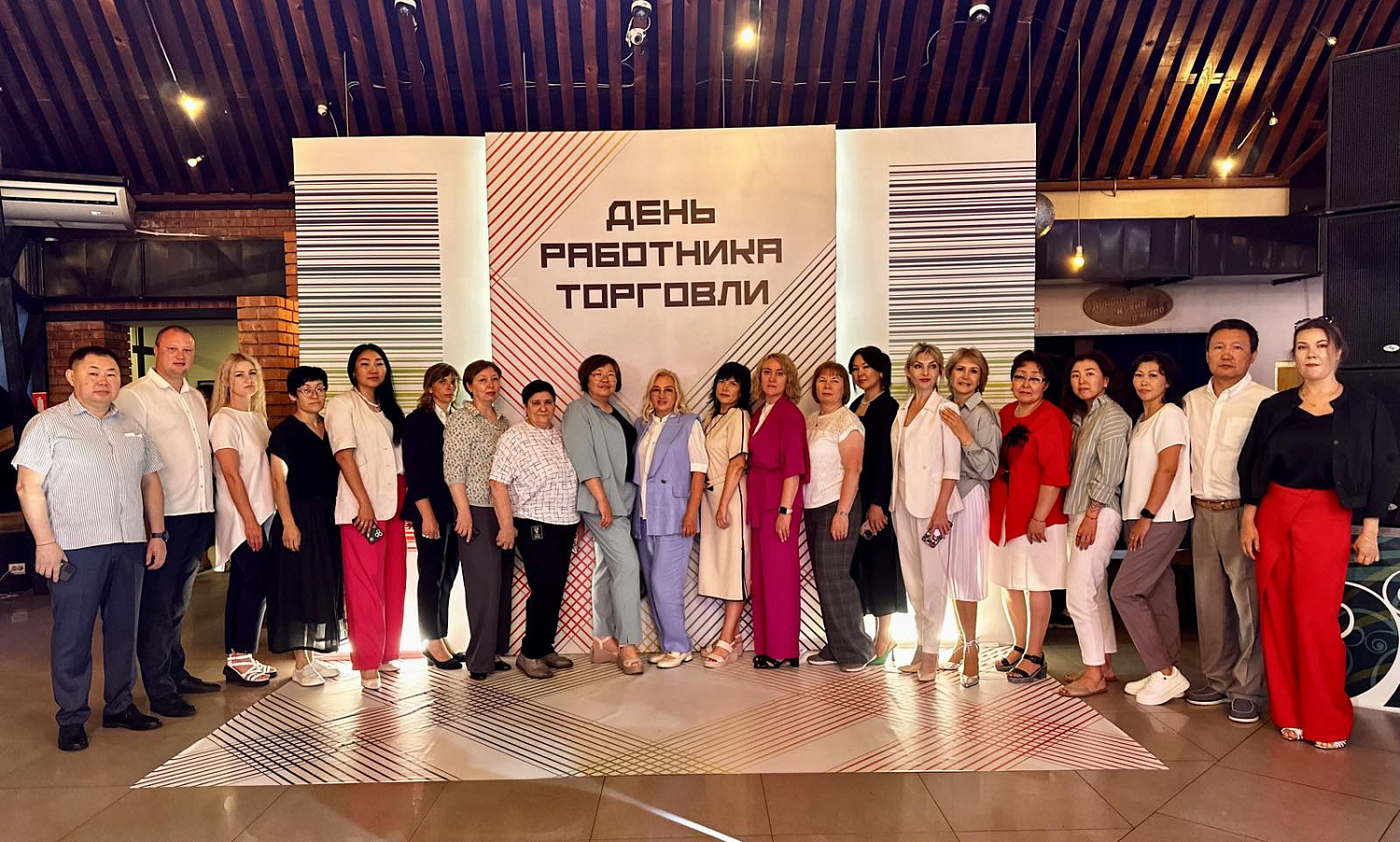 В преддверии «Дня работника торговли» в Улан-Удэ наградили сотрудников ГК «Титан»! 