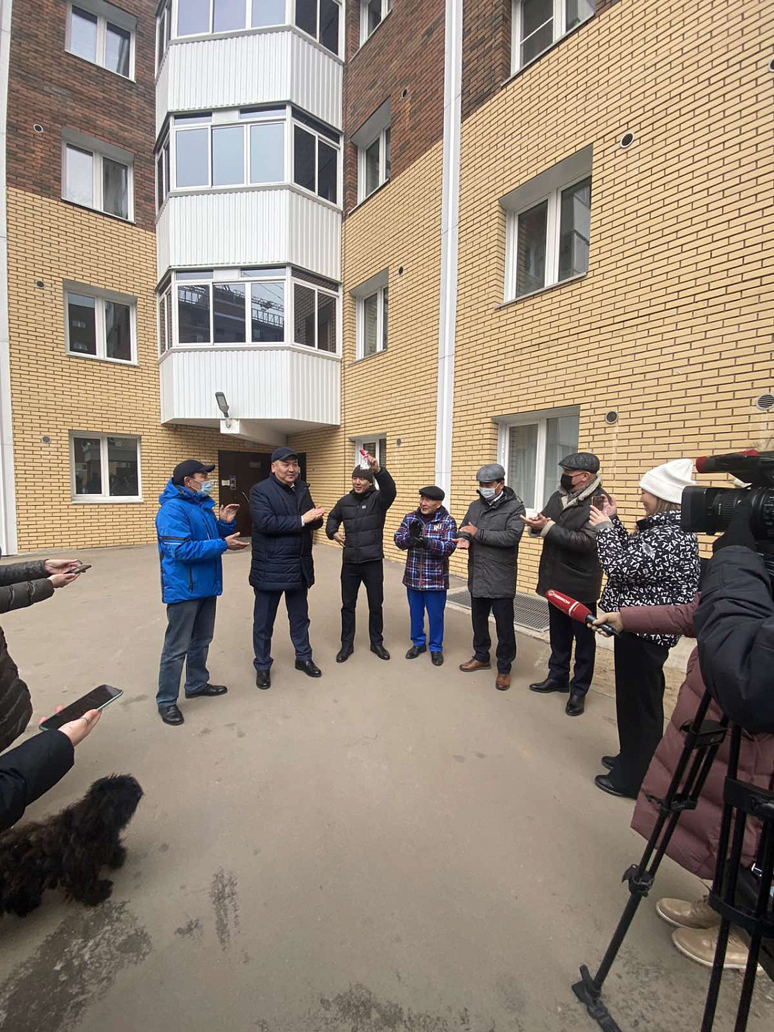 Евгению Жербаеву вручили ключи от квартиры 