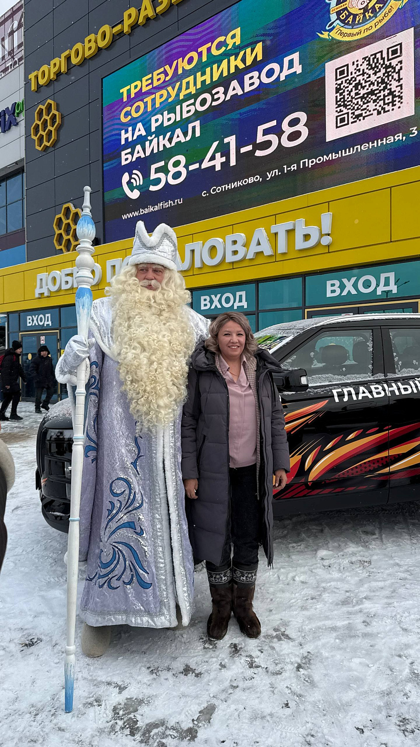 Церемония награждения: в ТРЦ «Мед» торжественно вручили автомобиль Джейку J7 и сертификаты победителям акции