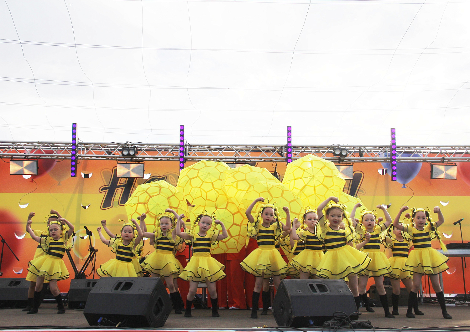 «ТРЦ “Мед” отметил пятилетие с размахом: шоу, музыка, угощения и счастливые гости»