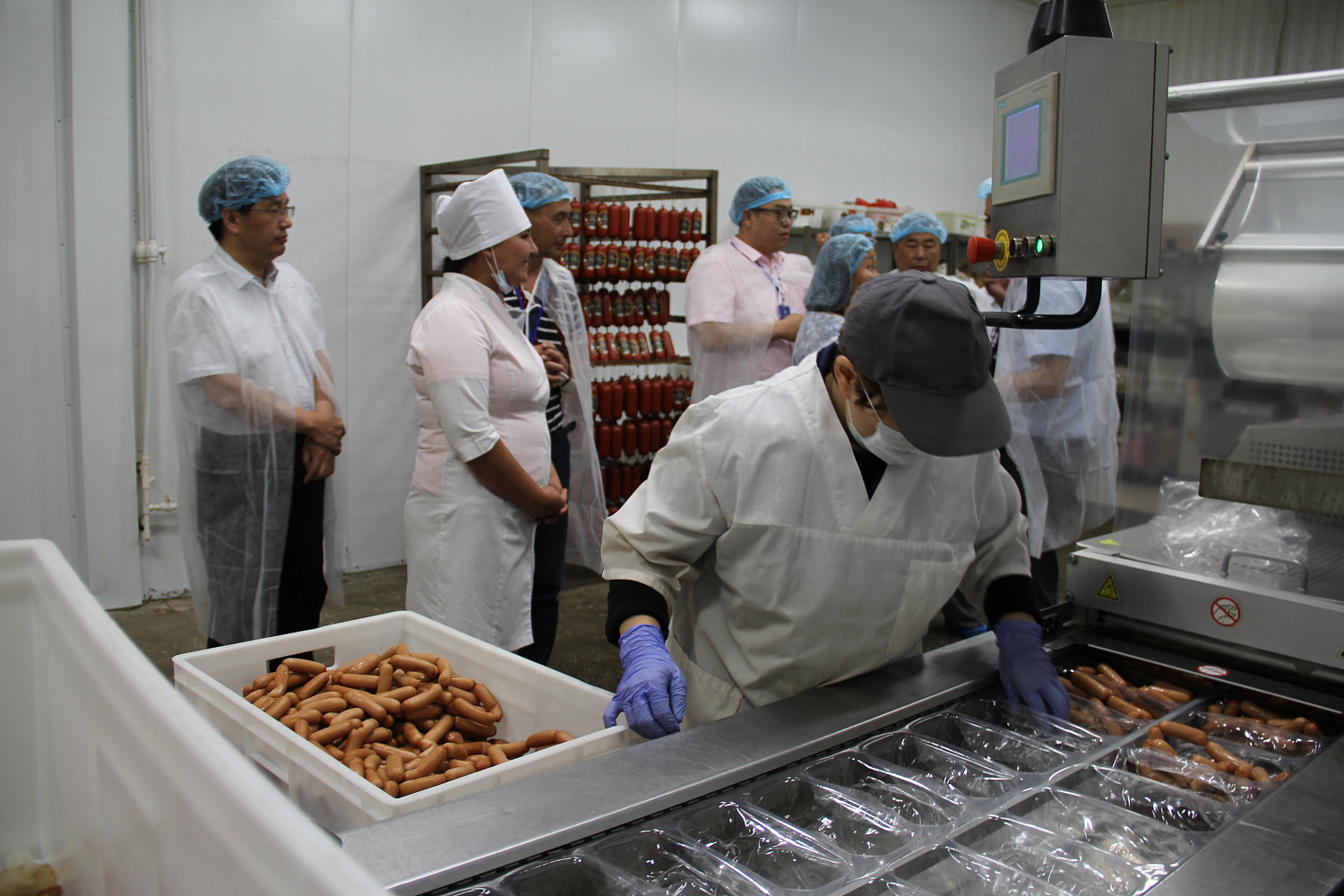 Делегация из Китая посетила мясоперерабатывающую фабрику «Селенга»