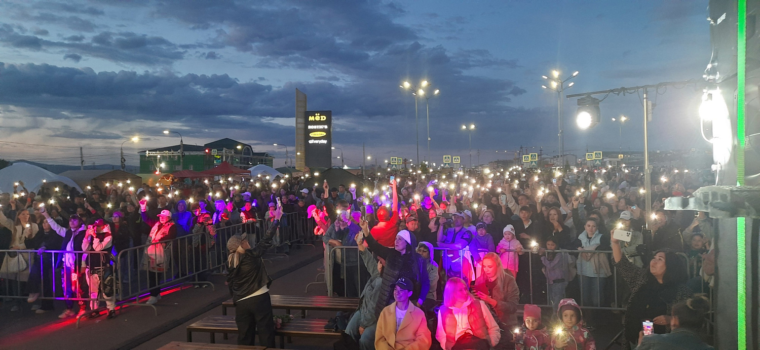 «ТРЦ “Мед” отметил пятилетие с размахом: шоу, музыка, угощения и счастливые гости»