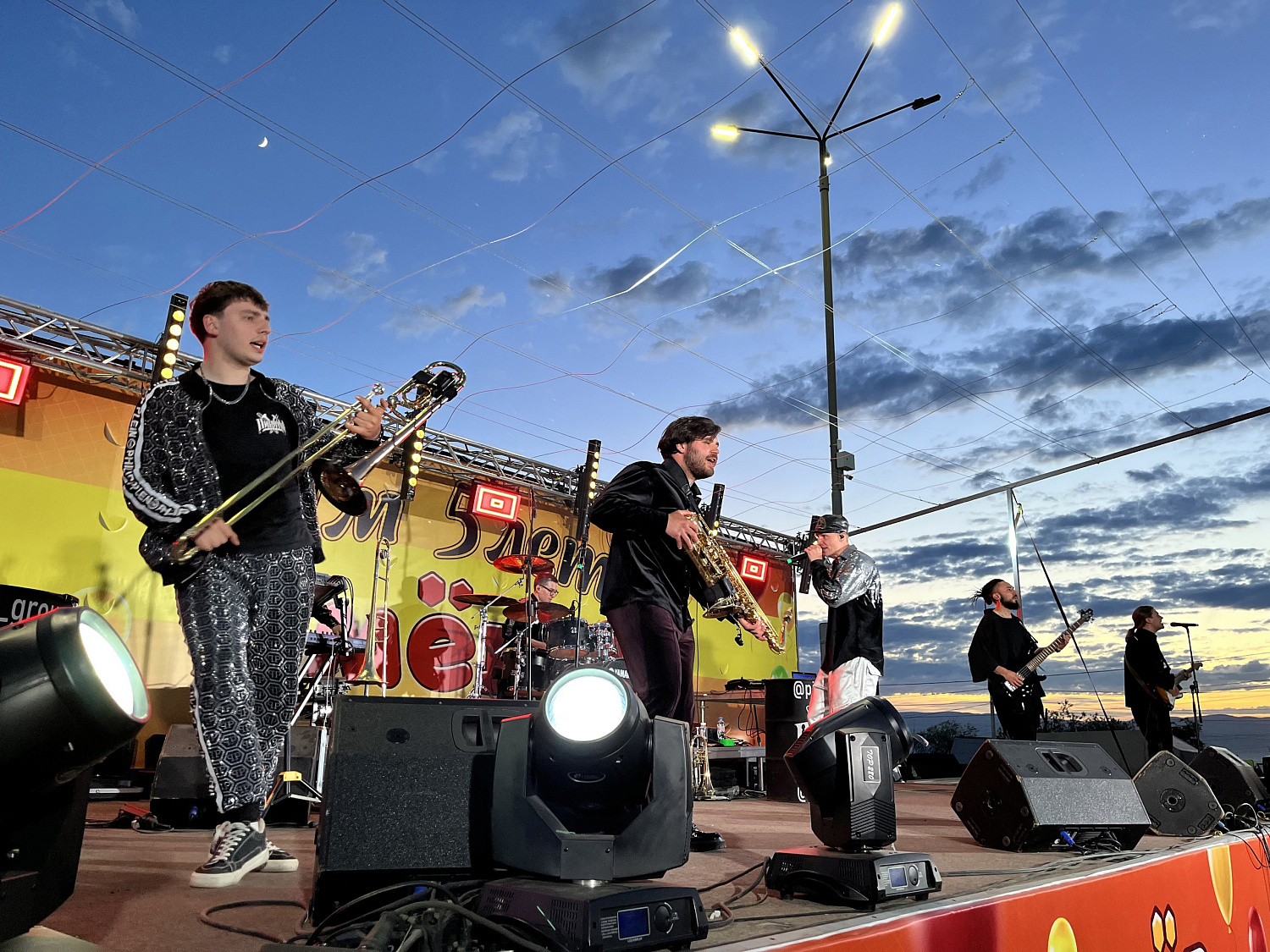 «ТРЦ “Мед” отметил пятилетие с размахом: шоу, музыка, угощения и счастливые гости»