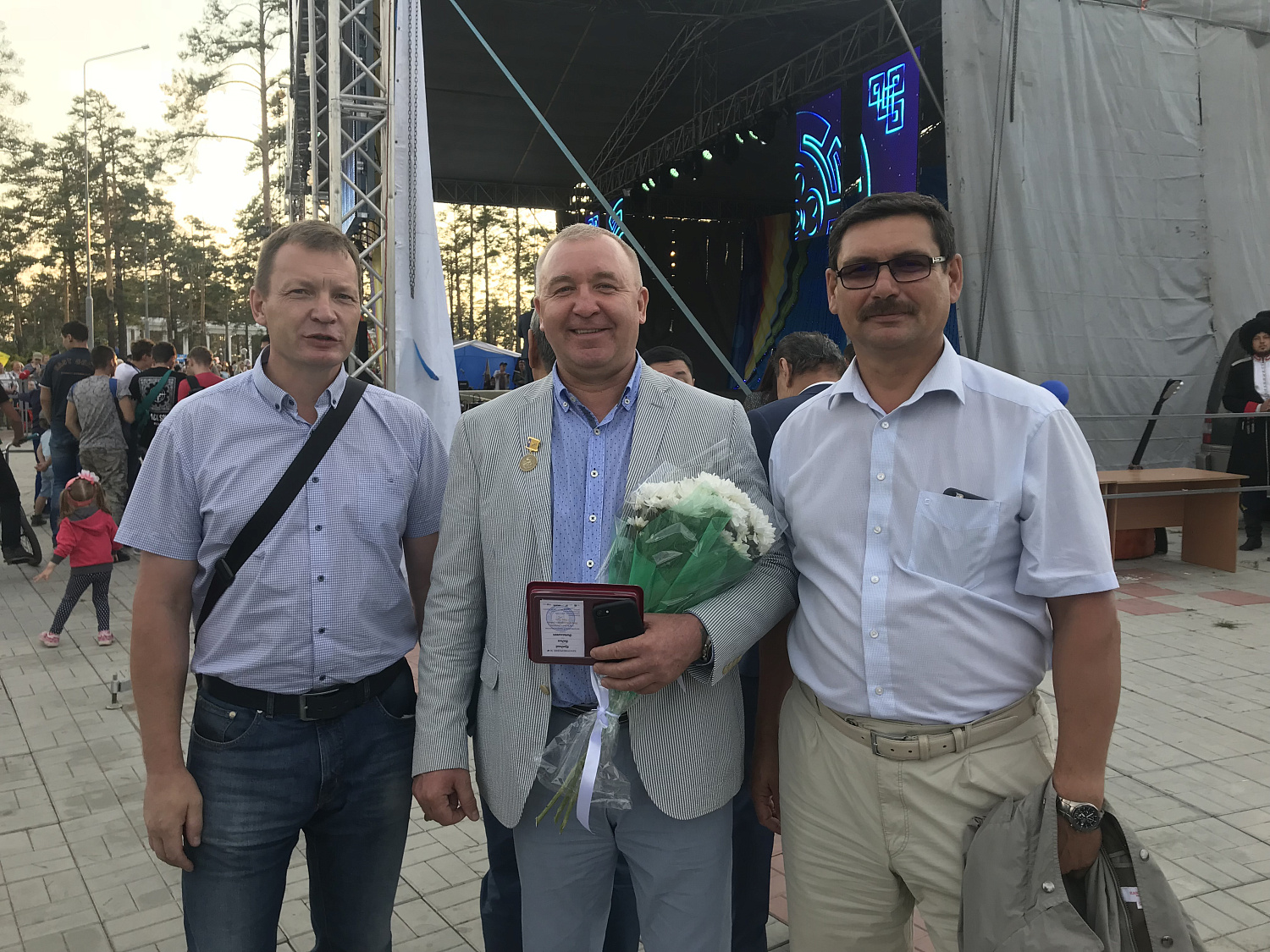 Руководитель ГК «Титан» В.Бредний удостоен награды «За вклад в развитие Железнодорожного района»