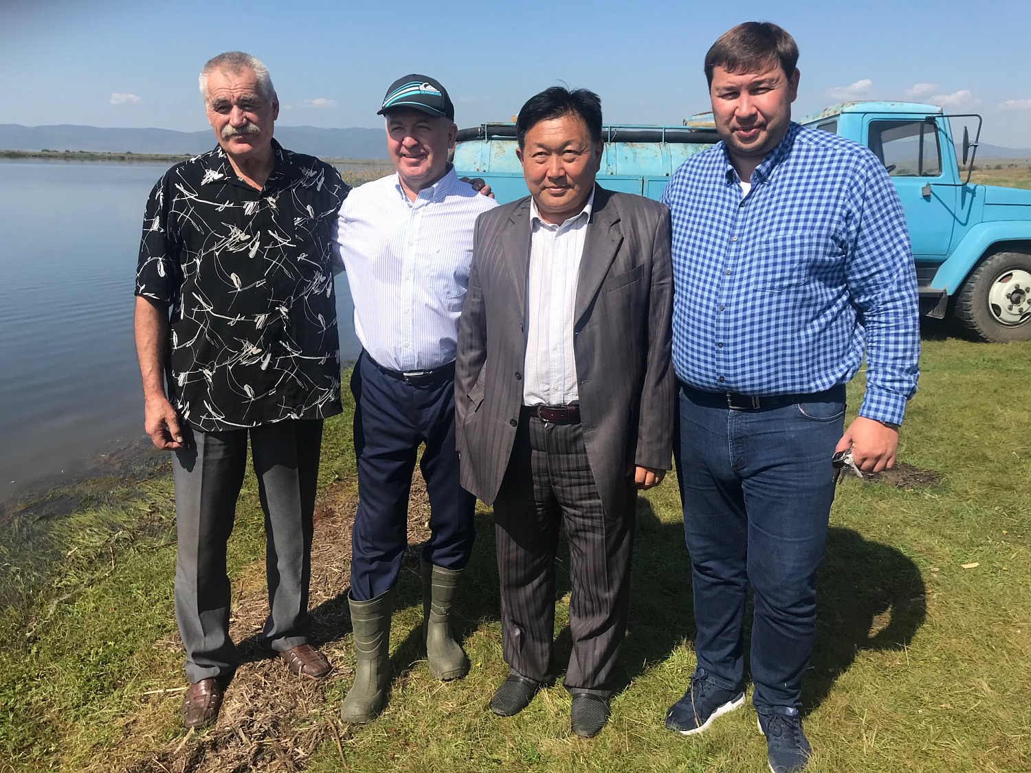 Минсельхоз Бурятии и рыбозавод "Байкал" зарыбляют озеро Торма