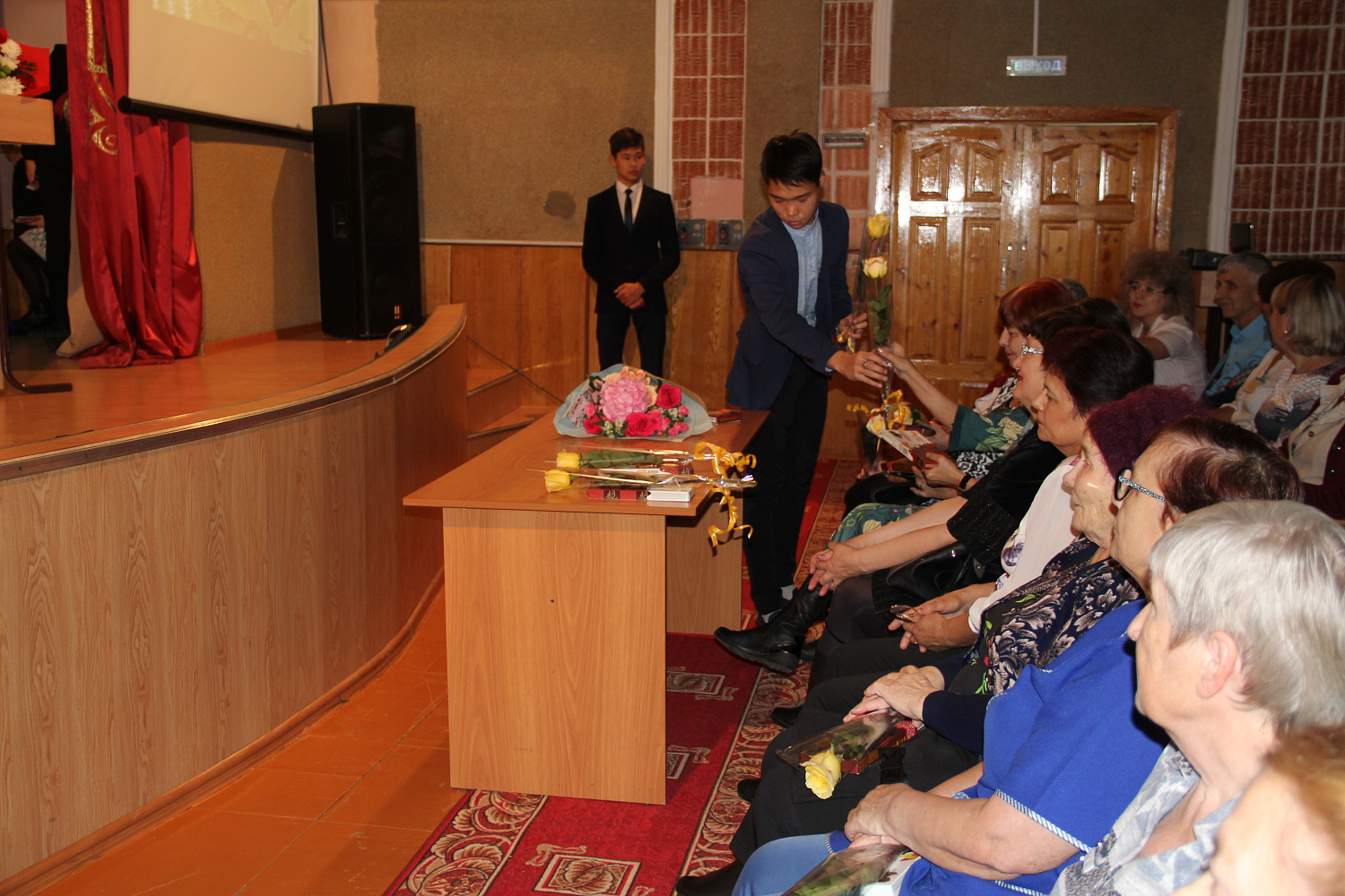 Снежный октябрь. День педагога. С праздником, дорогие учителя! 