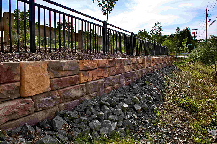 ПОСТАВКА МАТЕРИАЛОВ И СТРОИТЕЛЬСТВО ПОДПОРНОЙ СТЕНЫ-ЗАБОРА