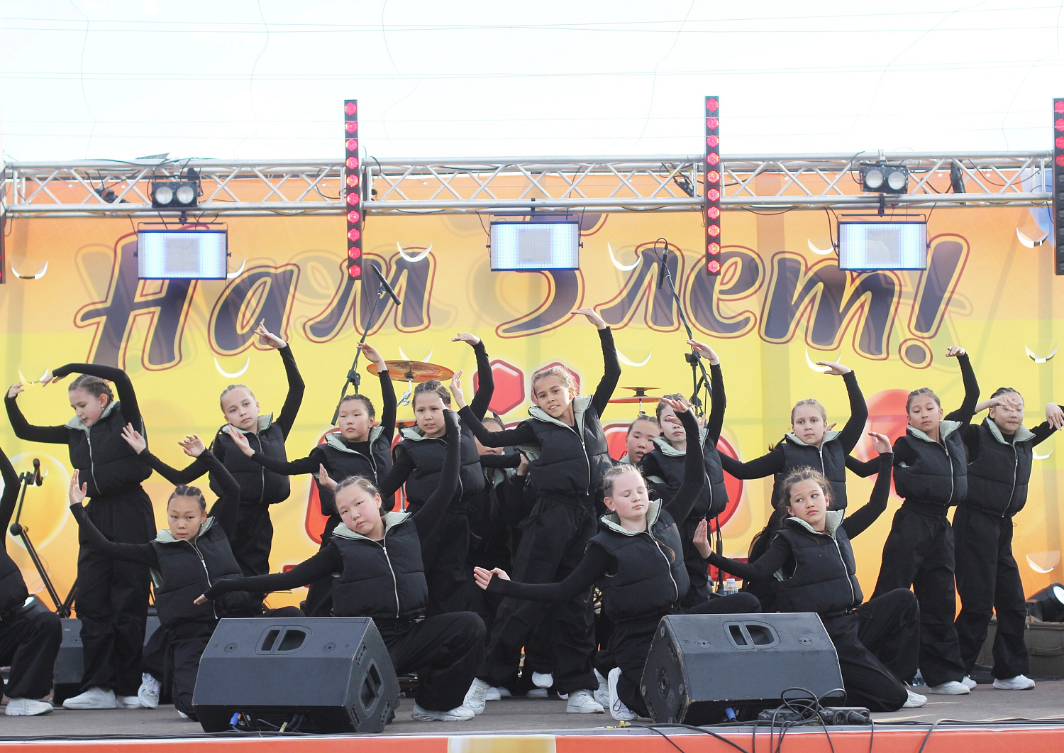 «ТРЦ “Мед” отметил пятилетие с размахом: шоу, музыка, угощения и счастливые гости»