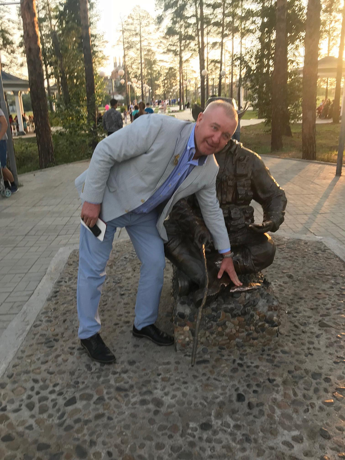 Руководитель ГК «Титан» В.Бредний удостоен награды «За вклад в развитие Железнодорожного района»