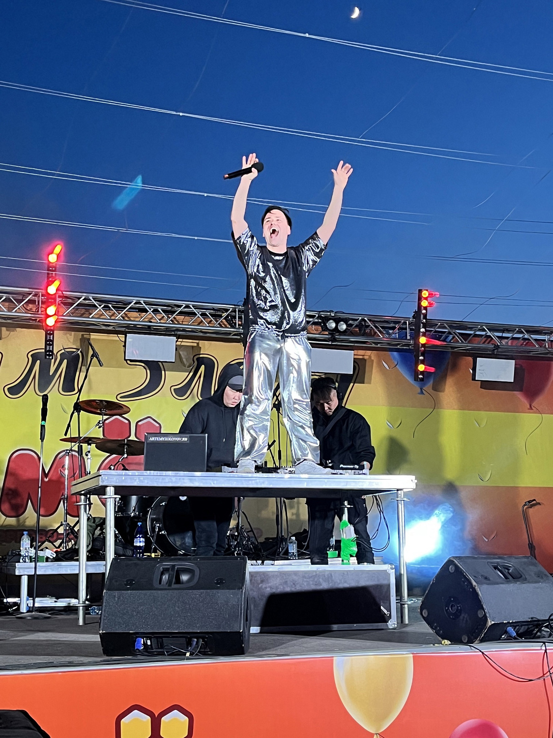 «ТРЦ “Мед” отметил пятилетие с размахом: шоу, музыка, угощения и счастливые гости»