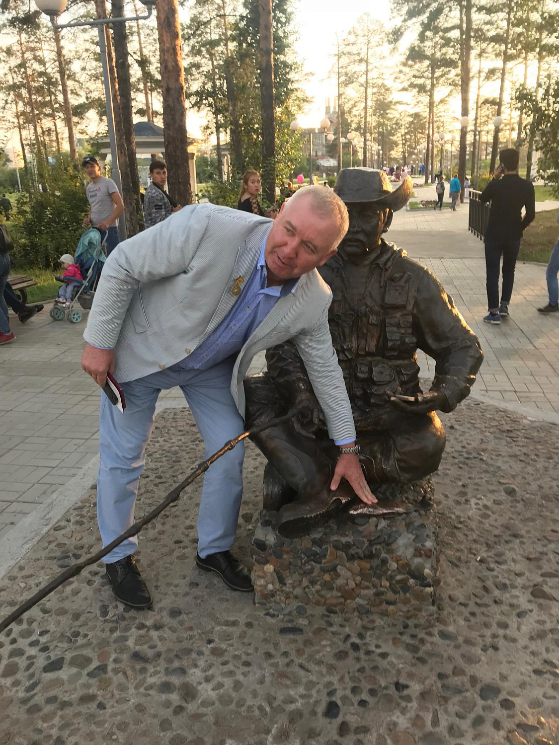 Руководитель ГК «Титан» В.Бредний удостоен награды «За вклад в развитие Железнодорожного района»